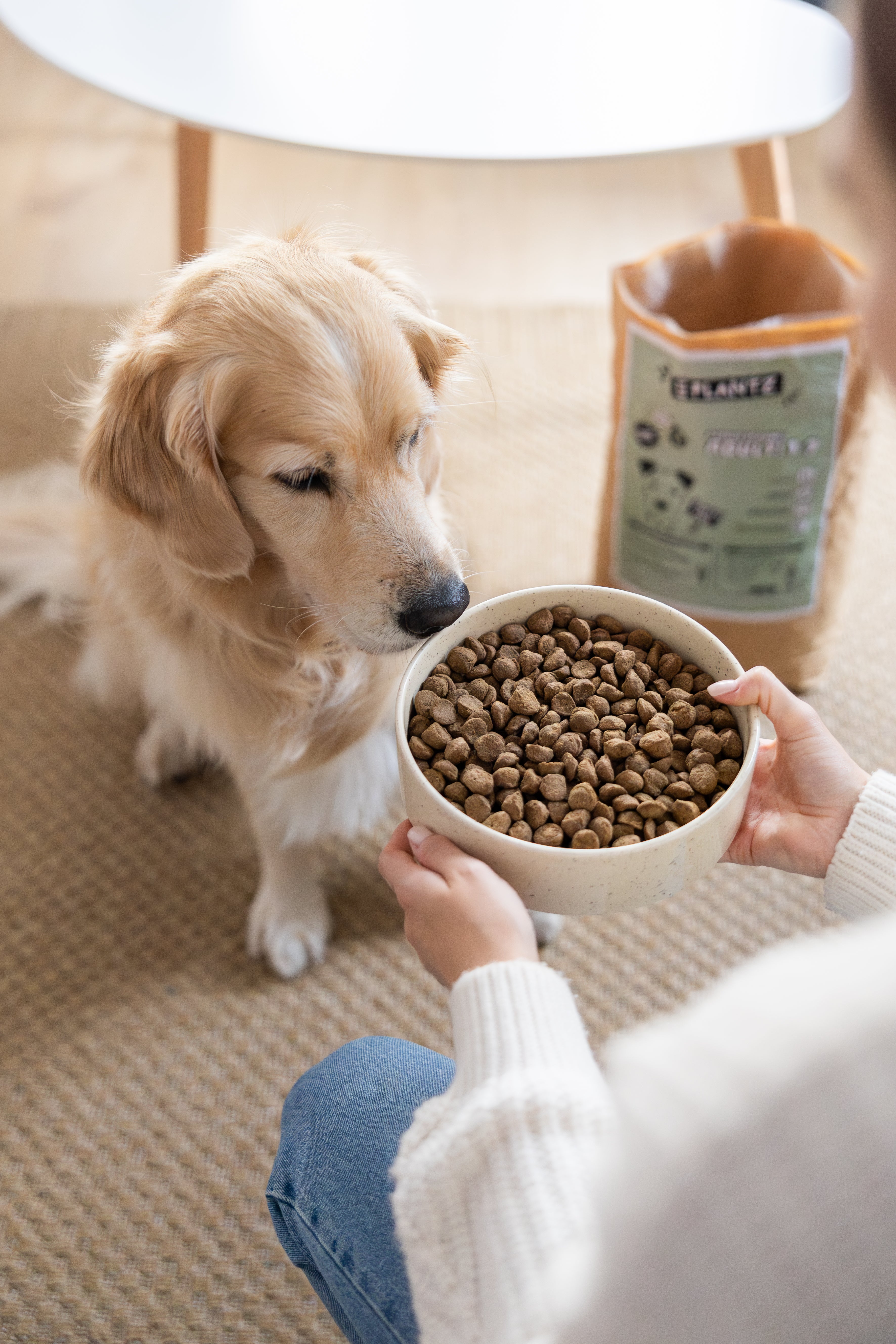 Plant-based dry food with yucca extract | Junior & Adult