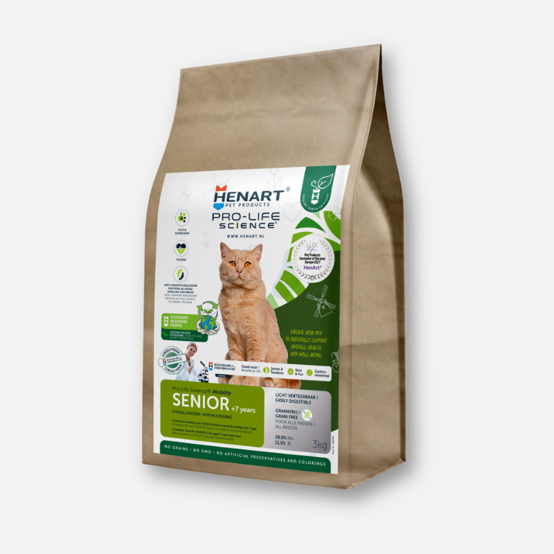 Henart Pro-Life Science Senior cat food bag, 5kg, featuring a brown kraft paper bag with a white and green label containing an orange tabby cat photo.